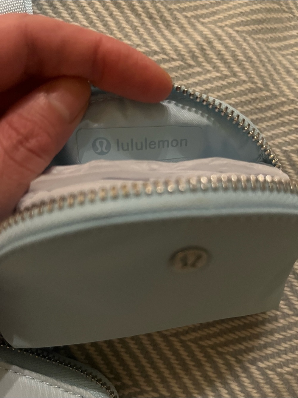 NWT: $58 LULULEMON Dual Pouch Wristlet — Foam Cloud, Light Ivory, Silver - Picture 9 of 9